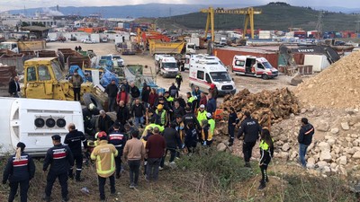 Servis Otobüsü İle TIR Çarpıştı: 9 Kişi Yaralandı! TIR Şoförü Gözaltına Alındı