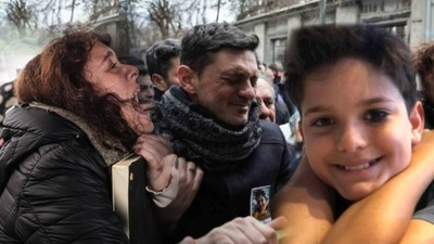 Bıçaklanarak Öldürülen İtalyan Şefin Oğlu, Gözyaşlarıyla Uğurlandı