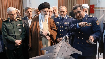 Hamaney'den İran'ın Askeri Alanda İlerlemesi Gerektiğini Söyledi