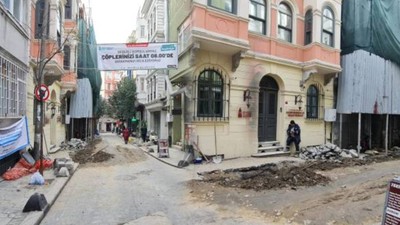 Beyoğlu'nda Elektrik Kesintileri Halkı Bezdirdi! Mahalleli Ayakta, Polis Teyakkuzda