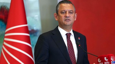 CHP Lideri Özel'den Cumhurbaşkanı Erdoğan'a Kayyım Tepkisi: 'Darbeci Geleneği Devam Ettirmektedir'