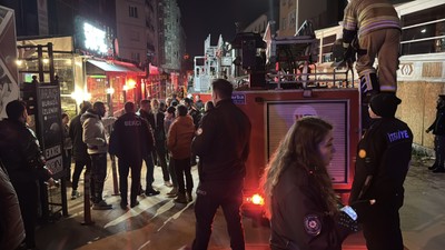 Alevlerden Kaçarken 7. Kattan Düştü