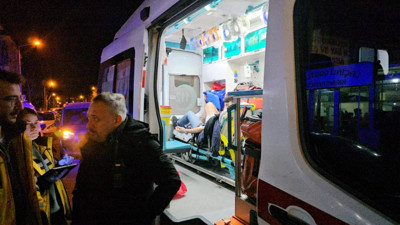 'Neden Bakıyorsunuz' Dedi, 4 Kişinin Saldırısına Uğradı