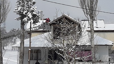İki Katlı Evde Yangın Paniği, Faciadan Kıl Payı Dönüldü