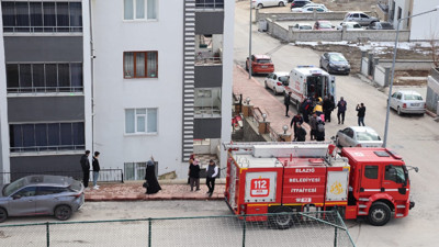 Elazığ’da Otomobil Apartman Boşluğuna Uçtu