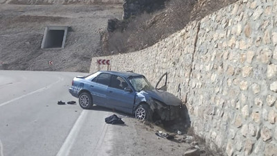 Seyir Halindeyken Duvara Çarptı! Yaralılar Var