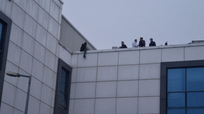 Hastanede Hareketli Dakikalar! Çatıya Çıkıp İntihar Girişiminde Bulundu