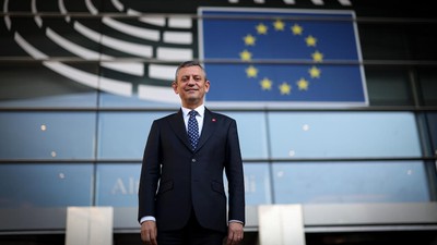 CHP Lideri Özgür Özel, Brüksel'de Temaslarına Devam Ediyor