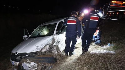 Aksaray'da 2 Otomobil Çarpıştı: 1 Ölü, 2 Yaralı