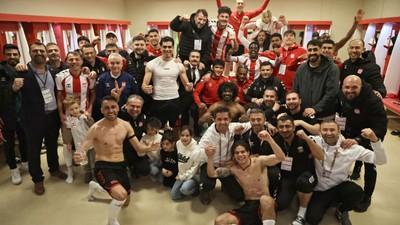 Sivasspor 5 Maç Aradan Sonra Gelen Galibiyeti Kutladı