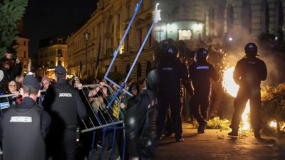 Avrupa'da 'Seçim' Krizi: Romanya Sokağa Döküldü