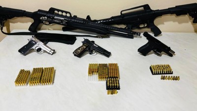 Adana'da Bir Evde Resmen Cephanelik Bulundu: 2 Gözaltı