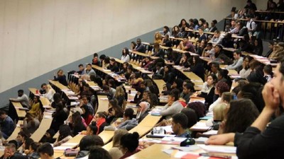 Milyonlarca Öğrenciyi İlgilendiriyor: Üniversitedeki 2 Bölüm Kapatılıyor