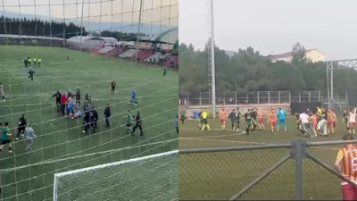 Saha Değil, Boks Ringi! Futbolcular Birbirine Girdi, Tekme ve Yumruklar Havada Uçuştu