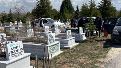Bayram Öncesi Yoğunluğu Mezarlıklarda Da Kendini Gösterdi