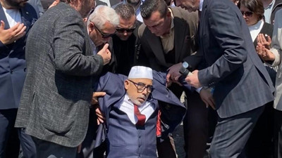 Türkeş'i Anma Programında Endişe Veren Anlar! Dua Eden İmam Bayıldı