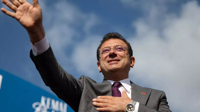 Ekrem İmamoğlu'na Bir Destek de İtalya'dan: Belediye Binasına Pankartı Asıldı