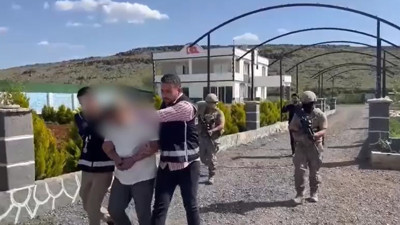 39 Yıl Hapis Cezasıyla Aranan Şahıs Saklandığı Yerde Yakalandı