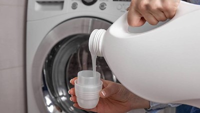 Herkesin Kullandığı Ünlü Çamaşır Deterjanı Testte Çuvalladı: Dev Marka Leke Bile Çıkaramadı