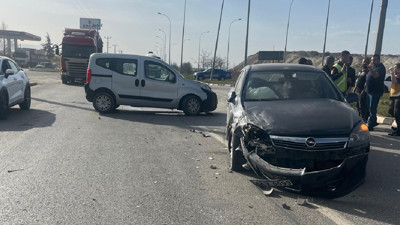 Afyonkarahisar’da İki Araç Kazaya Karıştı, Biri Bebek Beş Yaralı