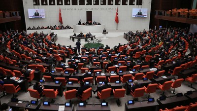 İki AKP'liyi Karşı Karşıya Getiren Teklif... Araya Giren Önemli İsimler de Halledemedi