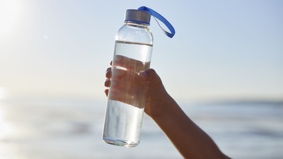 Kokan Su Şişesi ve Termosları Tertemiz Yapıyor! Bu Yöntemi Duyunca Çok Şaşıracaksınız