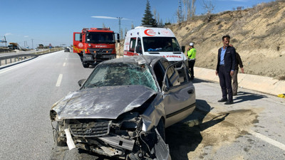 Takla Atan Otomobildeki 2 Kişi Yaralandı