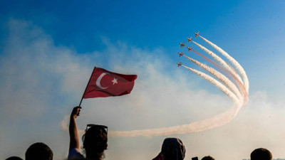 Türk Yıldızları'ndan Nefes Kesen Gösteri