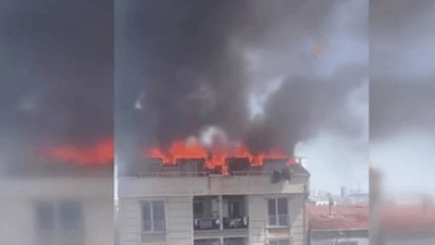 Esenyurt'ta 4 Katlı Binadaki Yangın Kontrol Altına Alındı