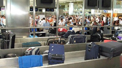 Havalimanı Müdürü Ağzından Kaçırdı: Bu Renk Bavul Kullananlar Bagaj Sırası Beklemiyor