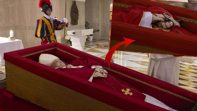 Vatikan, Papa Franciscus'un Tabuttaki Görüntülerini Paylaştı: Elinde Tespih, Parmağında Yüzük...