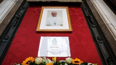 Papa'nın Odaları Mühürlendi, Balıkçı Yüzüğü İmha Edildi