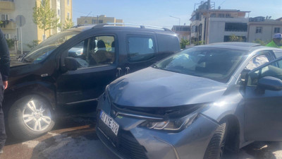 Kocaeli’de 3 Araç Birbirine Girdi, Yaralılar Var