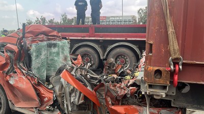 Otomobil Tıra Çarptı, Sürücü Hayatını Kaybetti