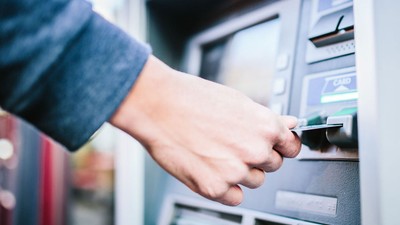 ATM Başında Telefonu Eline Alan Şimdi Yandı! 20 Milyar TL Sonrası Harekete Geçildi, Rekor Ceza Verilecek