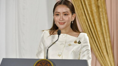 Tayland Başbakanı Shinawatra Hastaneye Kaldırıldı