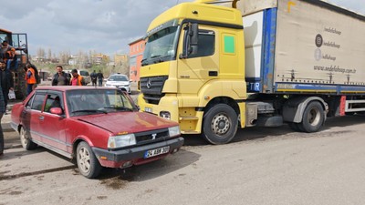 Tır Önüne Kattığı Otomobili 50 Metre Sürükledi