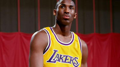 NBA Efsanesi Kobe Bryant’ın İlk Forması Rekor Fiyata Satıldı!