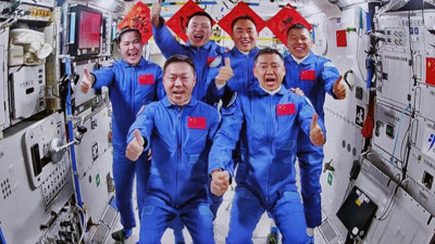 Çin Uzay İstasyonunda Görev Değişimi Gerçekleşti