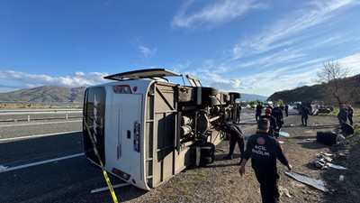 Elazığ'da Midibüs Devrildi, Çok Sayıda Yaralı Var