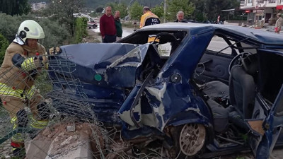 Hurdaya Dönen Araçtaki 4 Kişi Ölümden Döndü