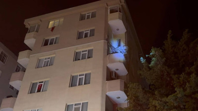 Kadıköy'de Korku Dolu Gece! Bir Apartmanda Balkon Çöktü