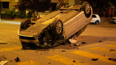 Takla Atan Otomobilden Yaralı Kurtuldu
