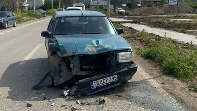 İnegöl’de Otomobil Traktörle Çarpıştı: 3 Yaralı