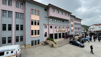 Kocaeli'deki Okulda Korkunç Olay: Lise Öğrencisi Zeynep'e Ne Oldu?