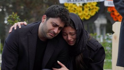Show TV'nin Fenomen Dizisi Kızılcık Şerbeti'nde Deprem: Ünlü Oyuncu da Apar Topar Diziden Ayrılıyor