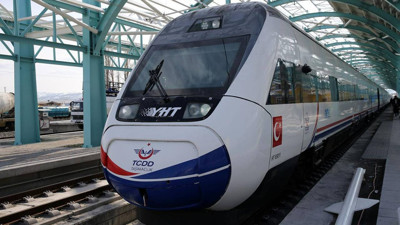 Yüksek Hızlı Tren Hattında Arıza: İstanbul-Ankara Seferleri Durduruldu