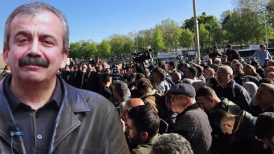Hayatını Kaybeden Sırrı Süreyya Önder'in Sevenleri Hastaneye Akın Etti