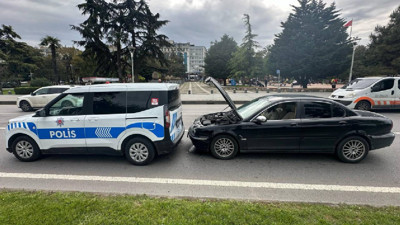 Samsun’da Trafik Kazası: Otomobil, Polis Aracına Arkadan Çarptı