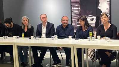 Sırrı Süreyya Önder'in Ailesi ve DEM'liler Taziyeleri Kabul Etti